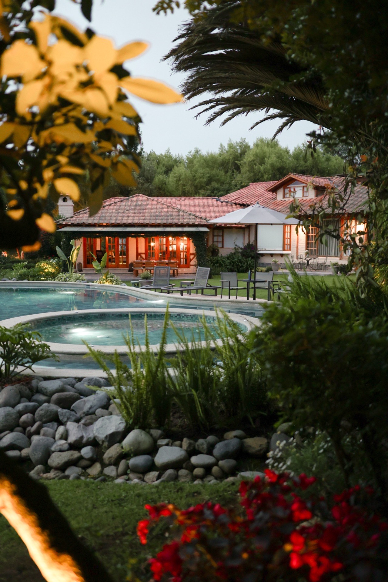 Fachada y piscina de Villa Pietra
