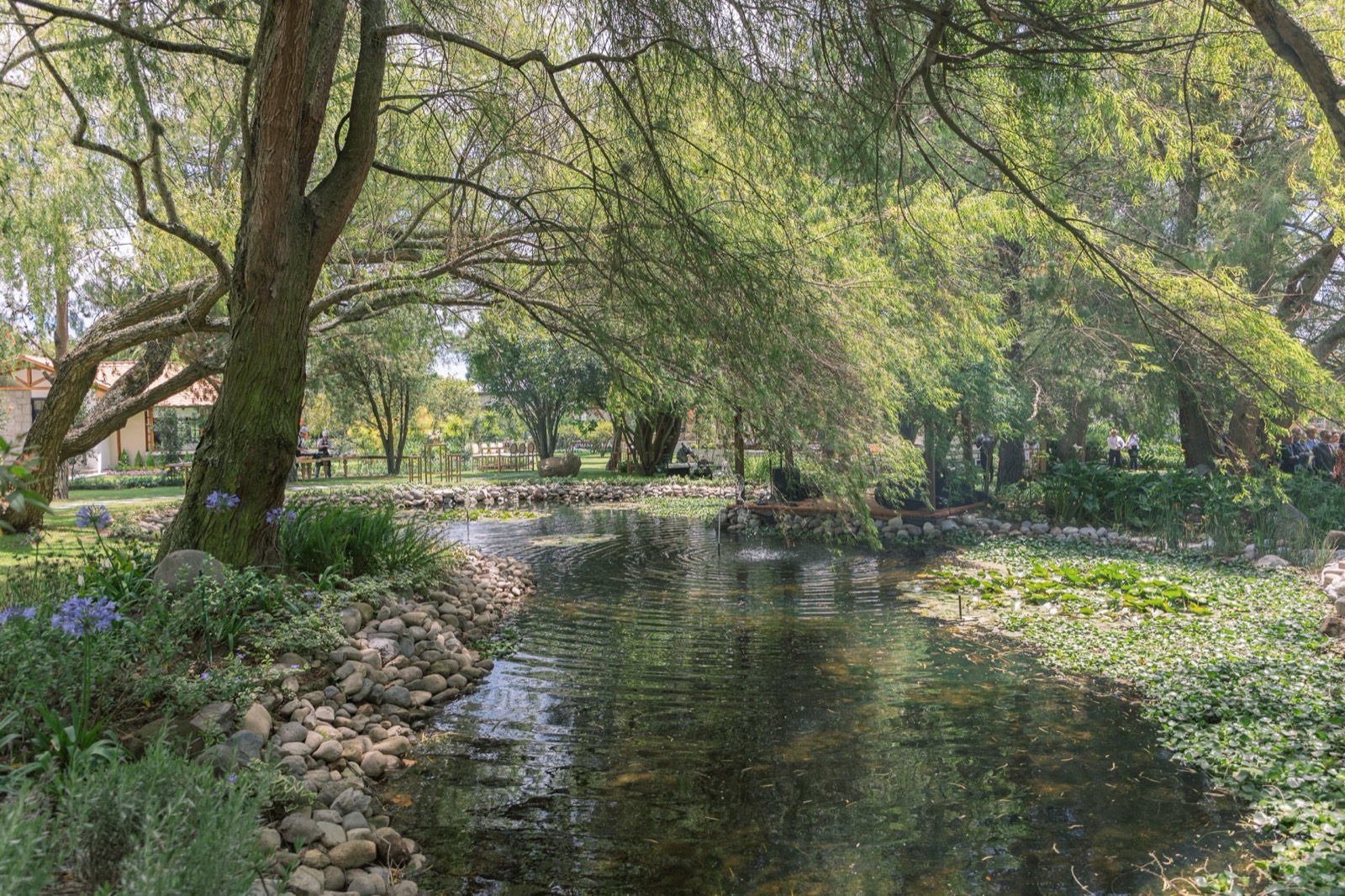 Riachuelo y jardines de Villa Pietra