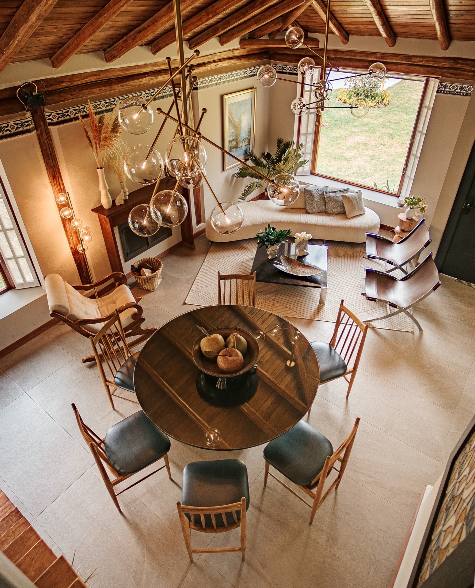 Habitación doble con vigas de madera en Villa Pietra