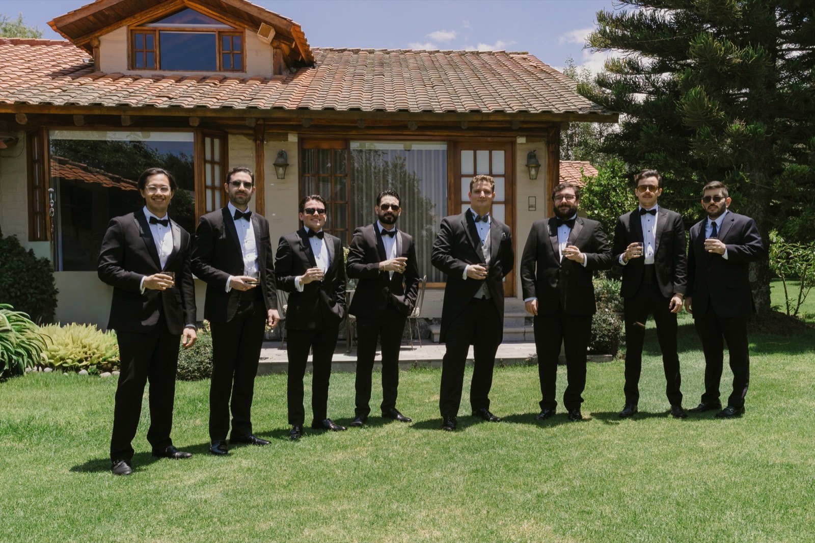 Padrinos de boda en los jardines de Villa Pietra