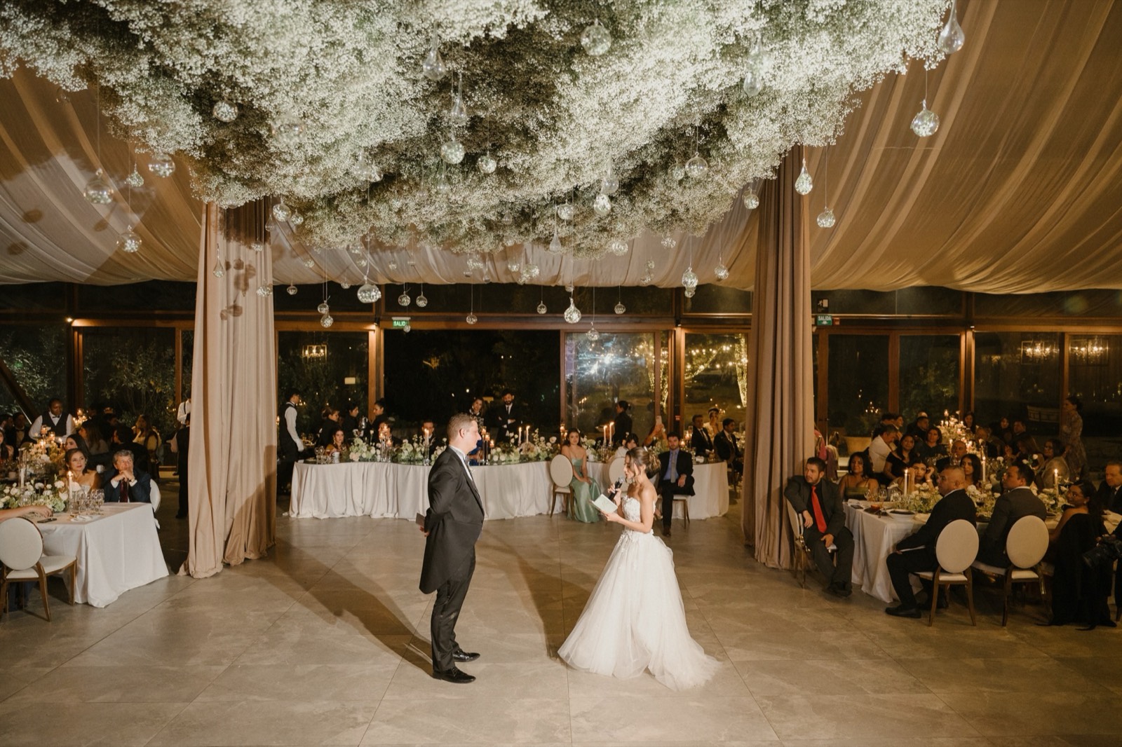 Primer baile de los novios en la recepción