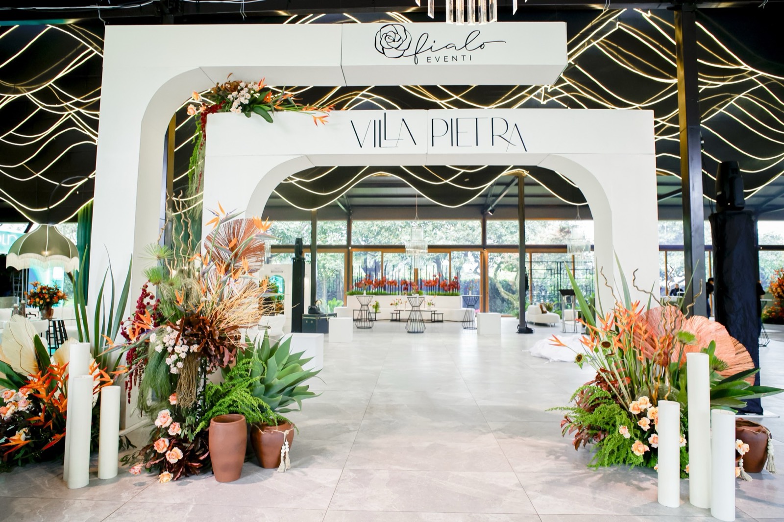 Entrada floral de Villa Pietra para el evento UNFOLD