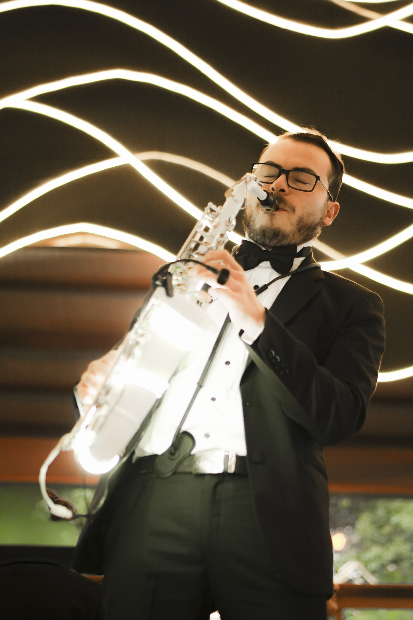 Saxofonista en vivo durante la gala UNFOLD