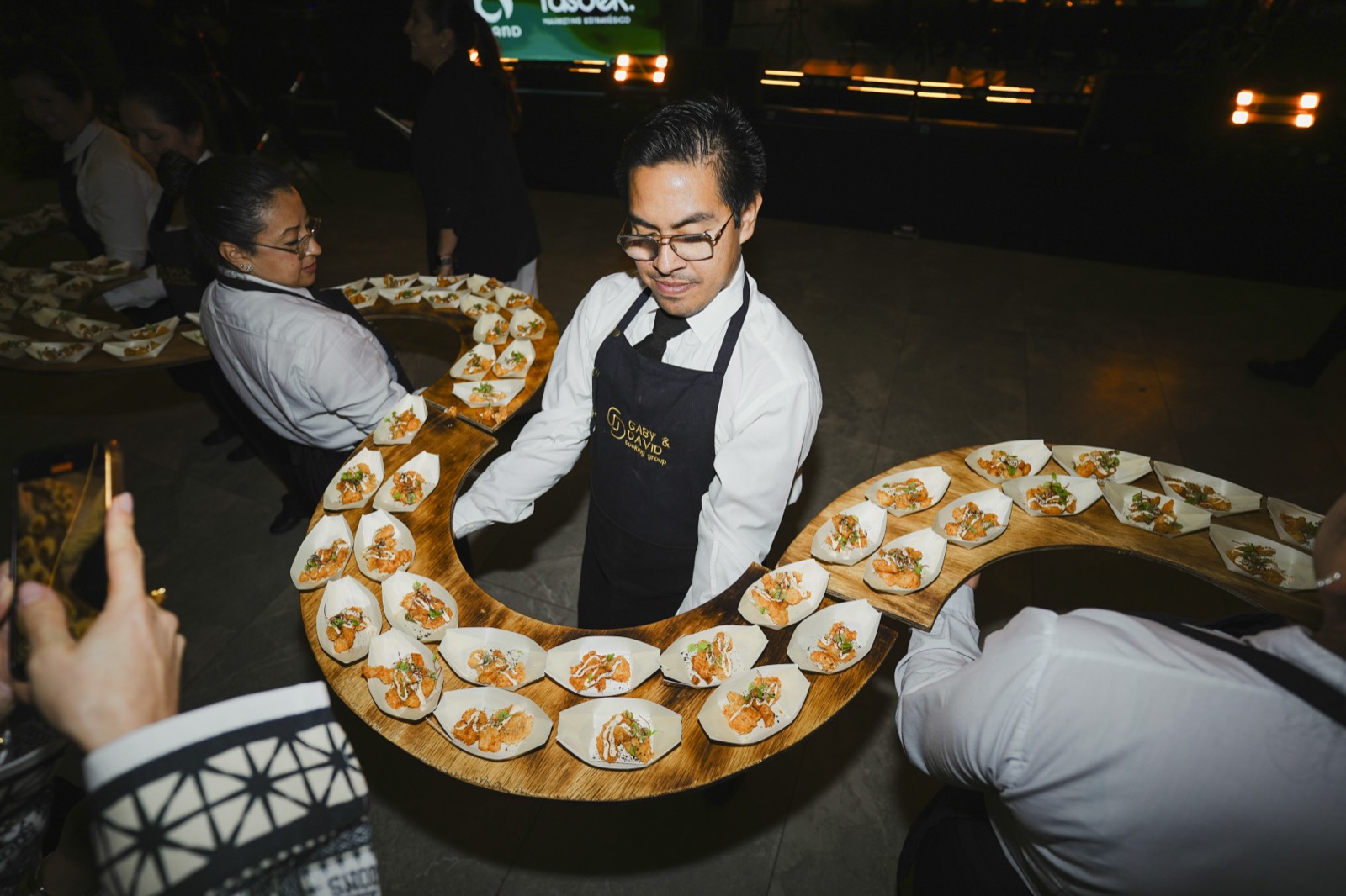 Servicio de canapés en presentación circular