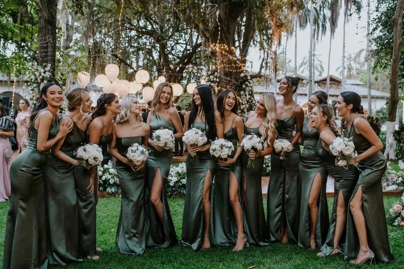 Recepción de boda con velas y flores