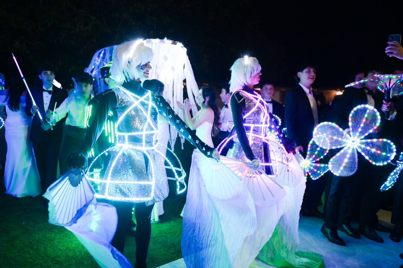 Performance con vestuario iluminado LED